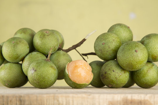 Mamoncillo rica fruta tropical