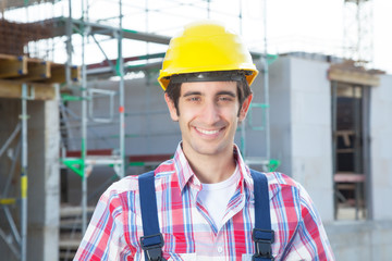 Bauarbeiter  bei der Arbeit auf der Baustelle