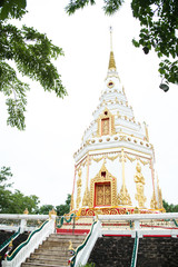 Naklejka premium White pagoda and golden buddha.