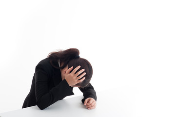 ストレスを抱えるオフィスレディ