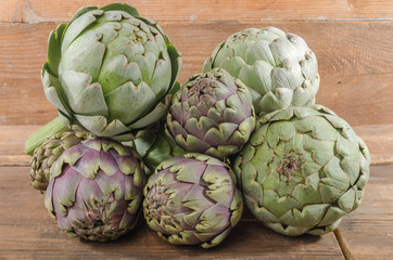 Obraz premium Fresh artichokes