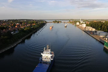 Photo sur Plexiglas Canal Le canal de Kiel se termine dans le fjord de Kiel dans l& 39 écluse Holtenauer