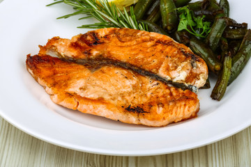 Grilled salmon with green beans