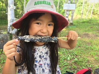 少女  ニジマス 