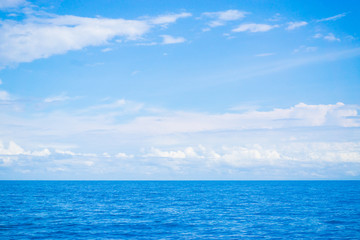Fototapeta na wymiar Summer landscape with sea and horizon over water
