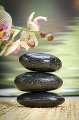 gestapelte massagesteine