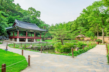 Fototapeta na wymiar Korean Folk Village,Traditional Korean style architecture in Suw
