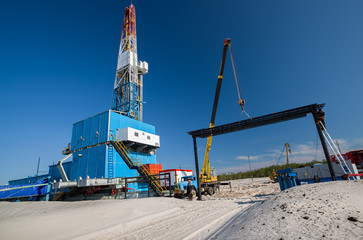 oil well for oil and gas production, installation - 87912600