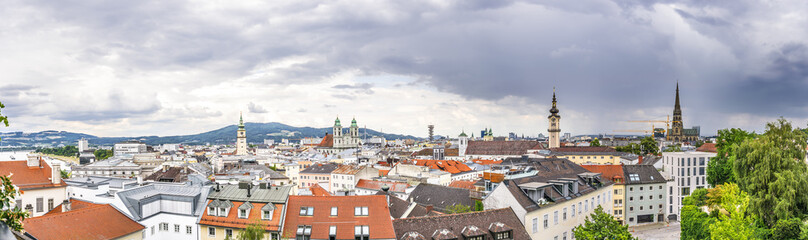 Fototapeta na wymiar Dramatic Linz Panorama