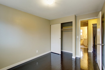 Simple unfurnished room with hardwood floor.