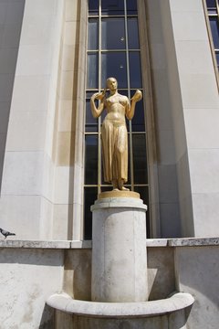 Statue du Parvis des Droits de l'Homme &agrave; Paris