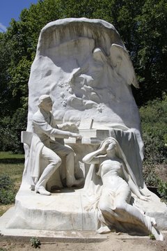 Statue de Berlioz au Parc Monceau &agrave; Paris