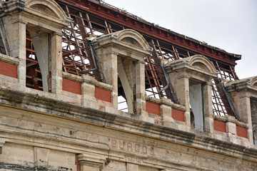 edificio antiguo en ruinas