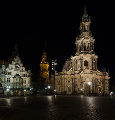 Fototapeta na wymiar Dresden bei nacht schloßplatz hofkirche