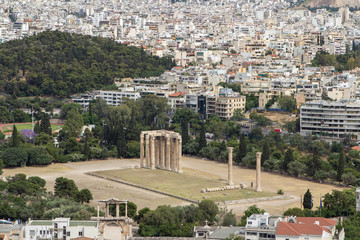 Fototapeta na wymiar The Temple of Olympian Zeus (Columns of Olympian Zeus)