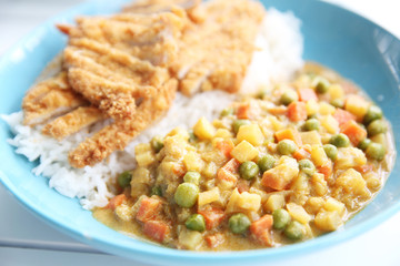 Curry rice with fried pork