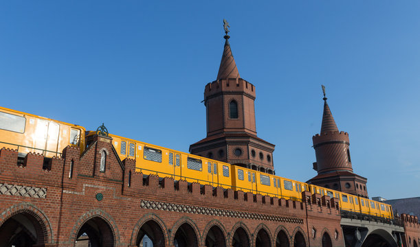 oberbaum bridge in berlin germany