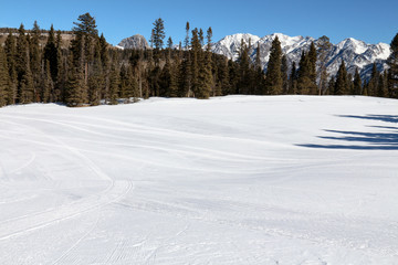 Easy beginner ski run with trees and mountains in Durango