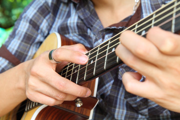 Obraz premium tapping on guitar