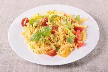 pasta salad with tomato and basil