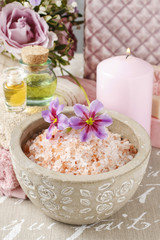 Fototapeta na wymiar Bowl of pink sea salt