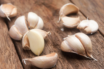 Garlic on wood 