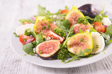 vegetable salad with fresh fig