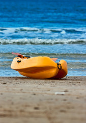 Obraz premium Yellow recue boat - lifeboat