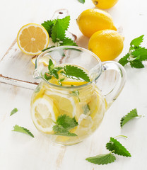 Water with fresh lemon