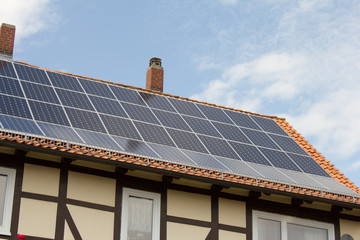 Fachwerkhaus mit mordernen Solarzellen