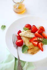 crepe with strawberry and honey