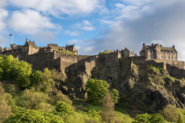 Fototapeta na wymiar Edinburgh Castle from Princes Street