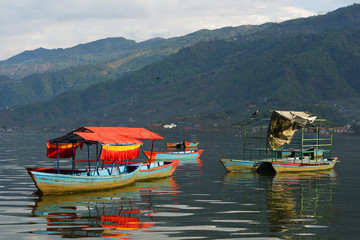 Fototapeta na wymiar view of Phewa lake at Pokhara, Nepal