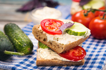 sandwich with tomatoes