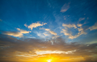 Obraz premium colorful dramatic sky with cloud at sunset