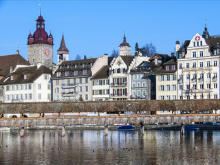 Fototapeta na wymiar Kapellbrücke und Altstadtfassaden Luzern
