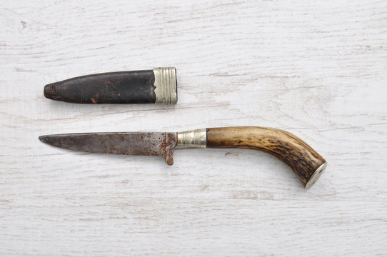 Jagdmesser mit Scheide