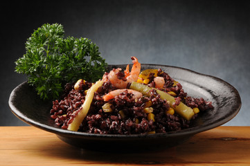 Insalata de arroz venere with zucchini и gamberetti Kabak и karides ile Venüs de arroz salatası © Comugnero Silvana