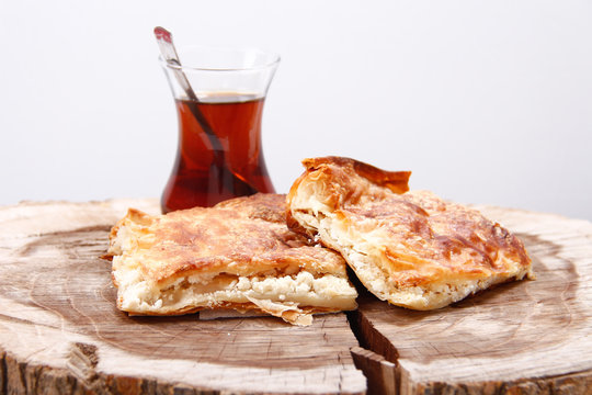 Peynirli B&ouml;rek