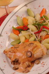 Pollo con verduras salteadas
