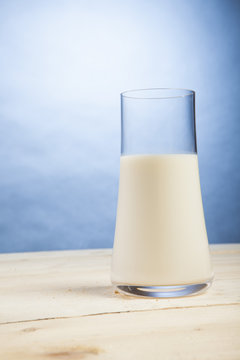Bicchiere di latte fresco