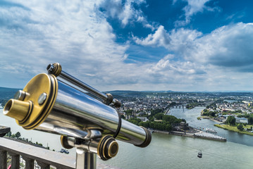Koblenz und deutsches Eck im Fokus des Fernrohres