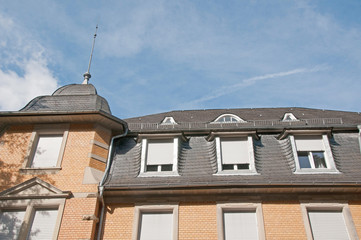 Fototapeta na wymiar Schieferdach mit Fenster