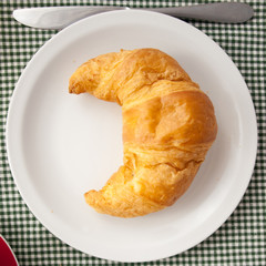 am Frühstückstisch