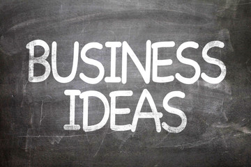 Obraz premium Business Ideas written on a chalkboard