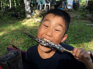 笑顔 食べる 魚