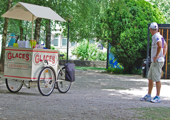 marchand de glaces - vélo triporteur