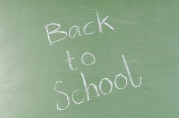 "Back to school" auf Schultafel