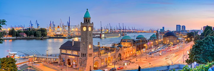 Landungsbrücken Hamburg Panorama © Marco2811