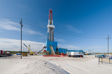 oil well for oil and gas production, installation - 88010268